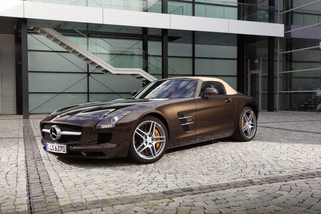 Neue Wunschausstattungen für den Mercedes-Benz SLS AMG