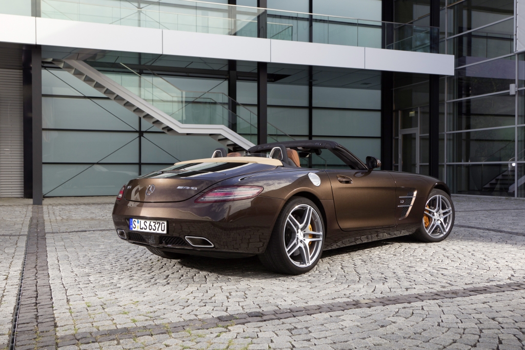 Neuer Farbton: Mercedes-Benz SLS AMG in Sepang Braun.