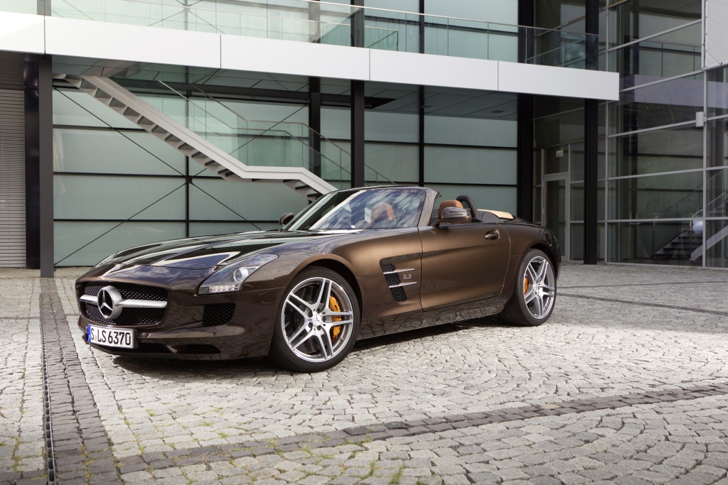 Neuer Farbton: Mercedes-Benz SLS AMG in Sepang Braun.