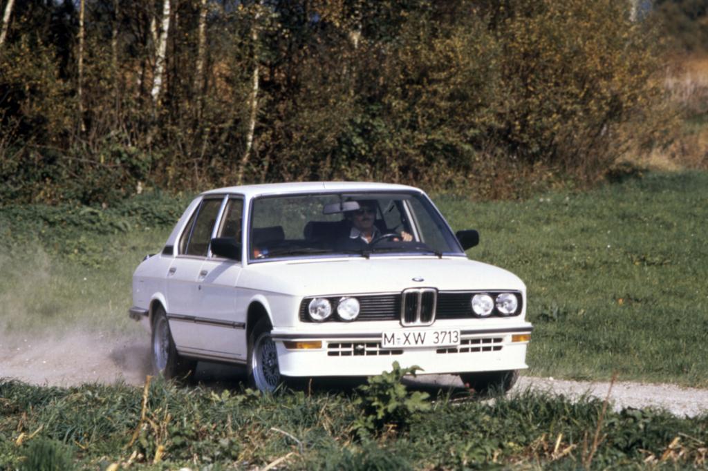 Noch kein M5, aber eine radikale Ableitung des 5er E12: Der M535i