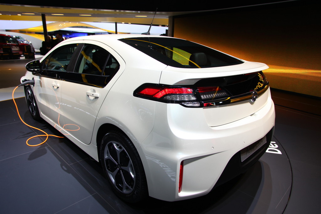 Opel Ampera.