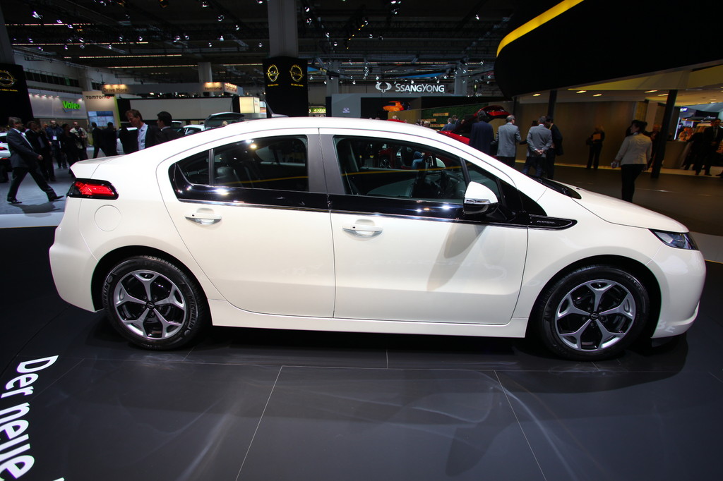Opel Ampera.