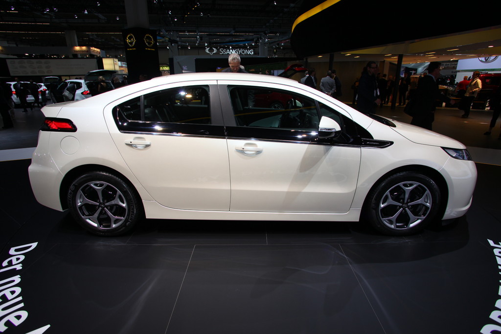 Opel Ampera.