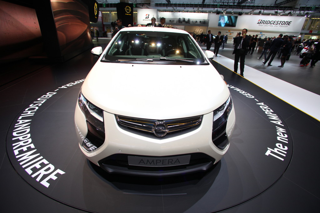 Opel Ampera.