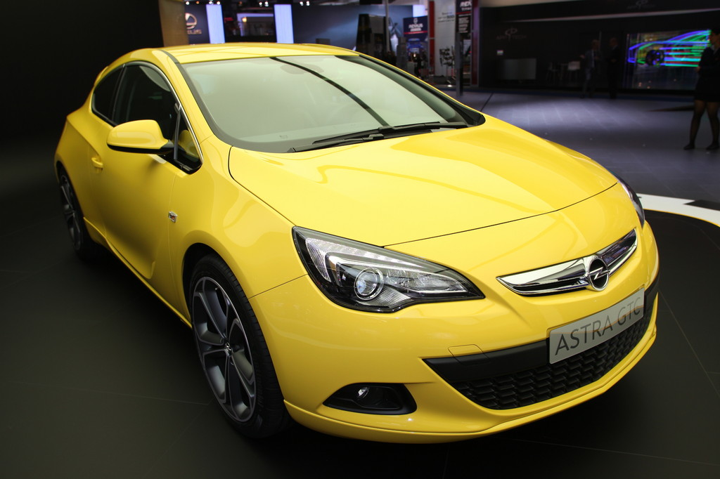 Opel Astra GTC.
