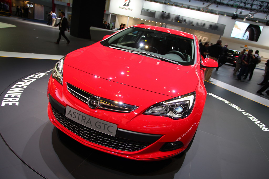 Opel Astra GTC.