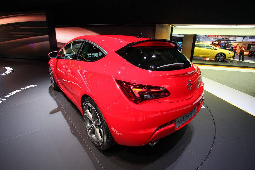 Opel Astra GTC.