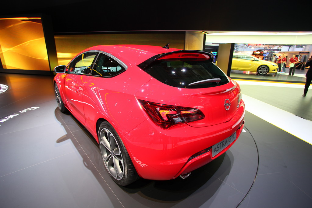 Opel Astra GTC.