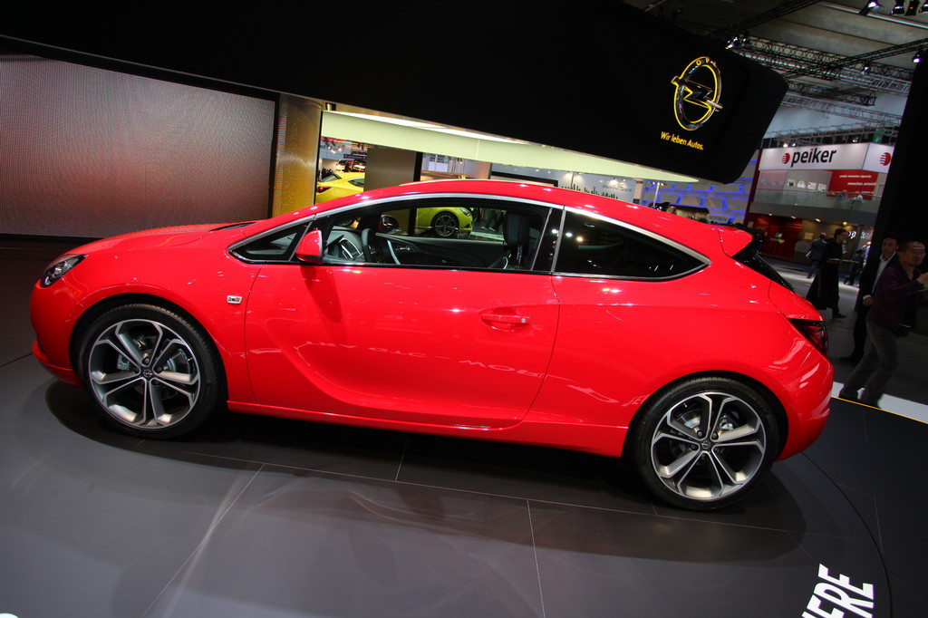 Opel Astra GTC.