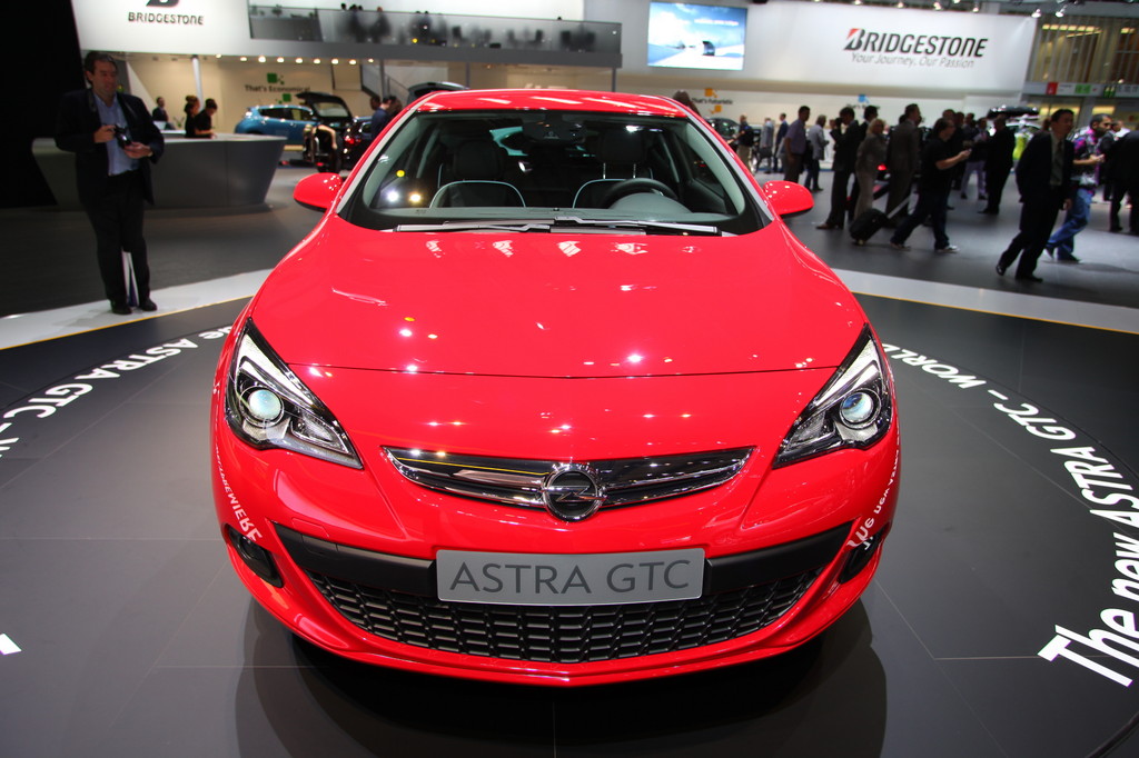 Opel Astra GTC.