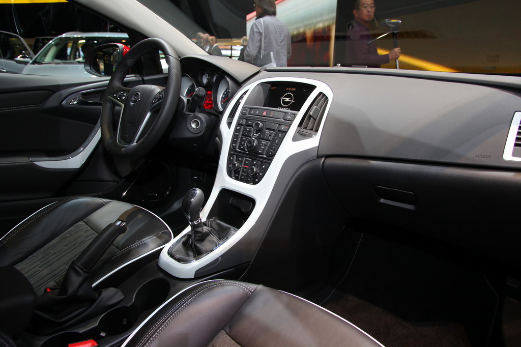 Opel Astra GTC.