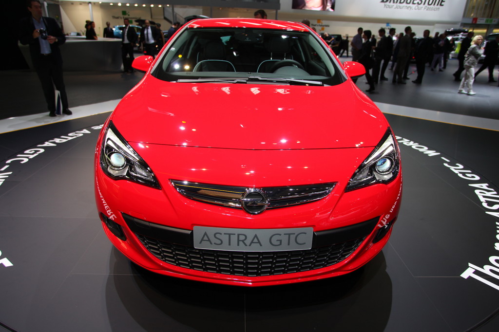 Opel Astra GTC.