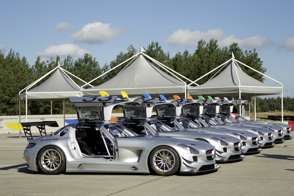 Panorama: SLS AMG GT3 - Der Flügeltürer für die Rennstrecke