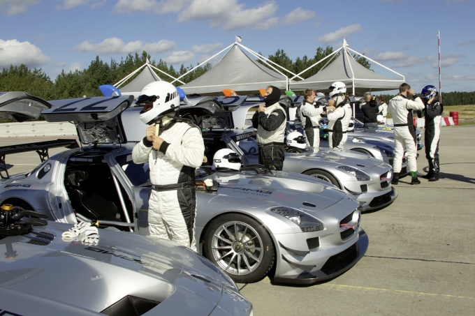 Panorama: SLS AMG GT3 - Der Flügeltürer für die Rennstrecke