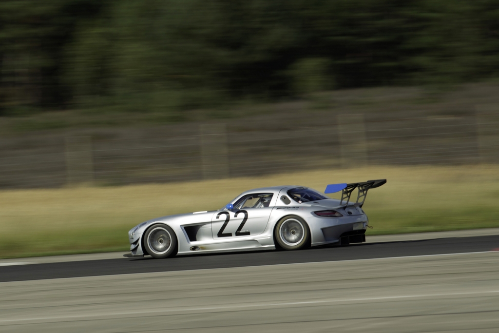 Panorama: SLS AMG GT3 - Der Flügeltürer für die Rennstrecke