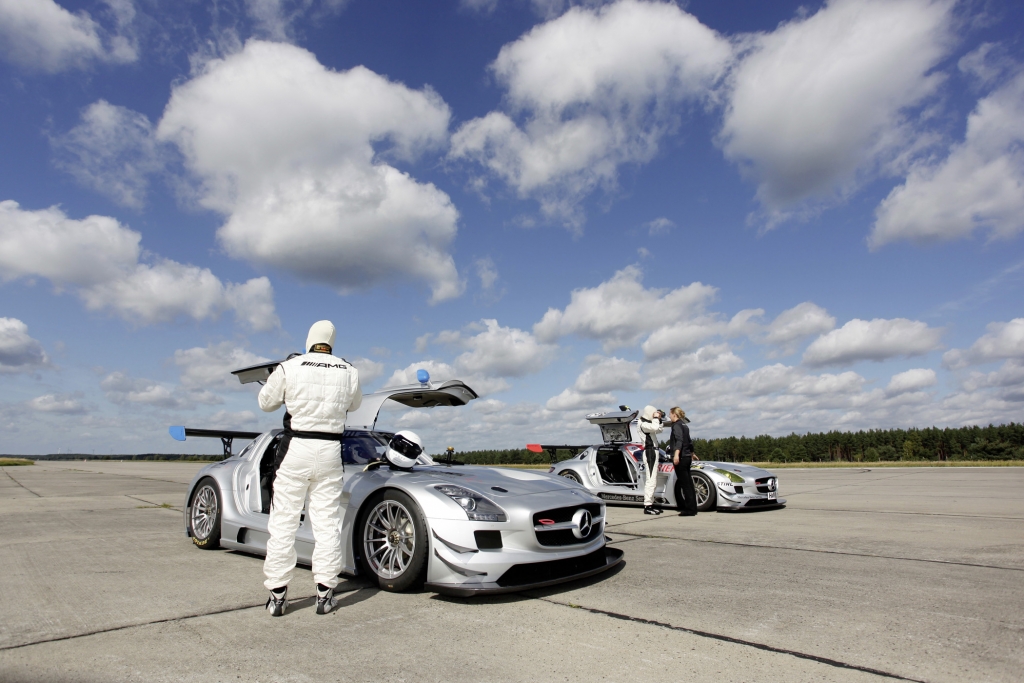 Panorama: SLS AMG GT3 - Der Flügeltürer für die Rennstrecke