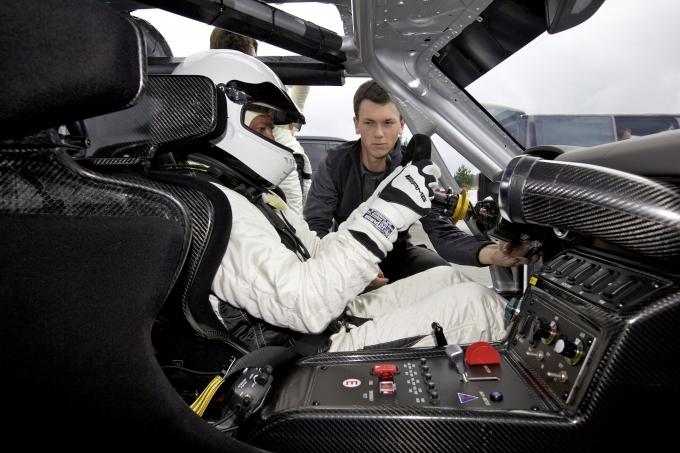 Panorama: SLS AMG GT3 - Der Flügeltürer für die Rennstrecke