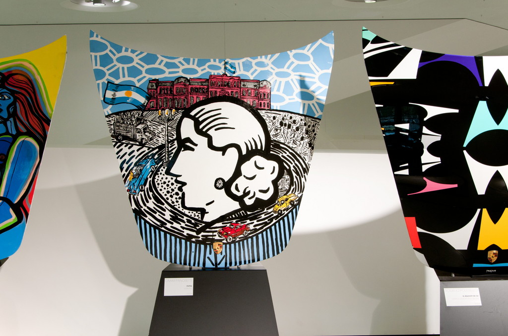 Porsche-Museum zeigt Kunst auf GT2-Fronthauben