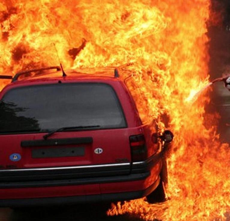 Privater Sicherheitsdienst gegen automobile Feuerteufel