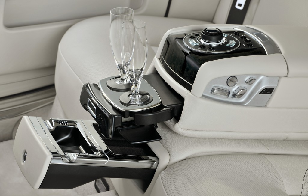 SPOTPRESS: Rolls-Royce Ghost EWB - Für Selbstfahrer mit Teilzeit-Chauffeur