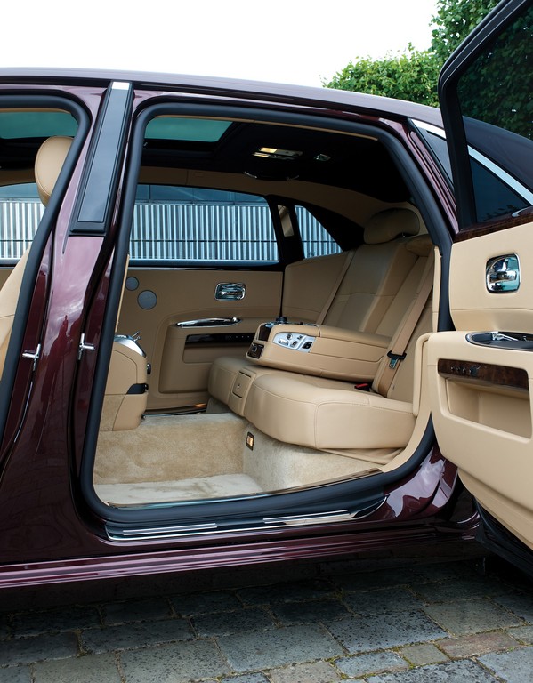 SPOTPRESS: Rolls-Royce Ghost EWB - Für Selbstfahrer mit Teilzeit-Chauffeur