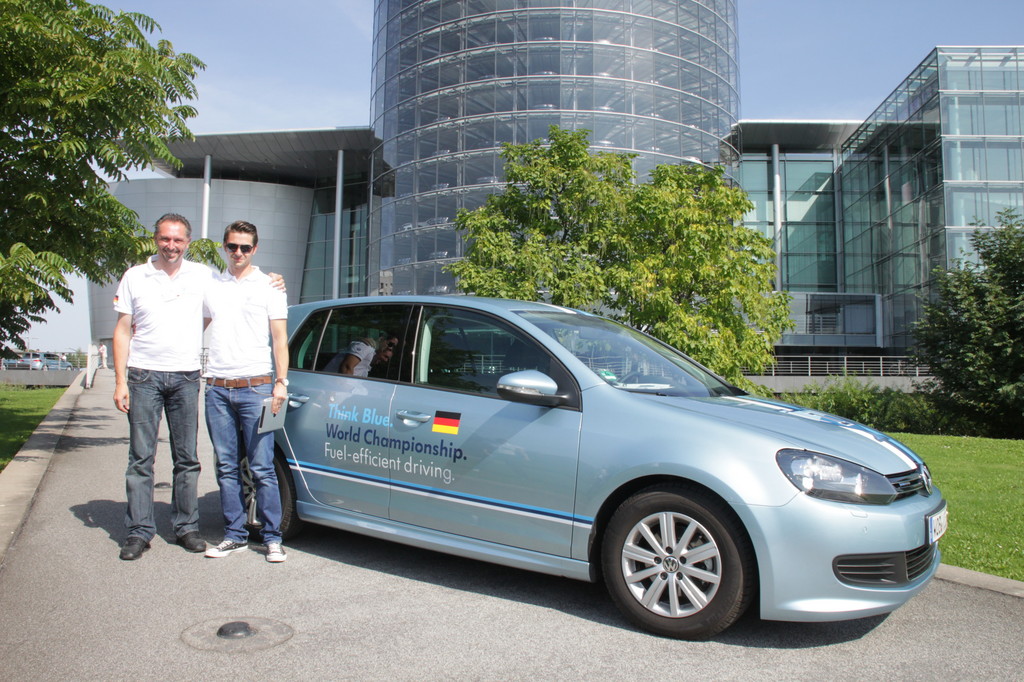 Spritspar-Weltmeisterschaft von Volkswagen: Das deutsche Vater-Sohn-Gespann Hans und Felix Stadler aus Freising kam am Ende auf Platz 4.