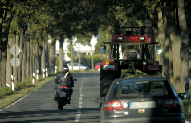 TÜV warnt Biker: Vorsicht im Herbst