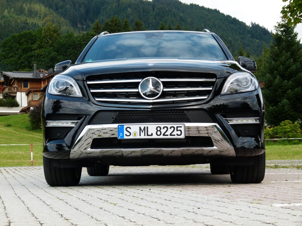 Test Mercedes-Benz M-Klasse: Offroad im Premium SUV – Das kann ja jeder ...