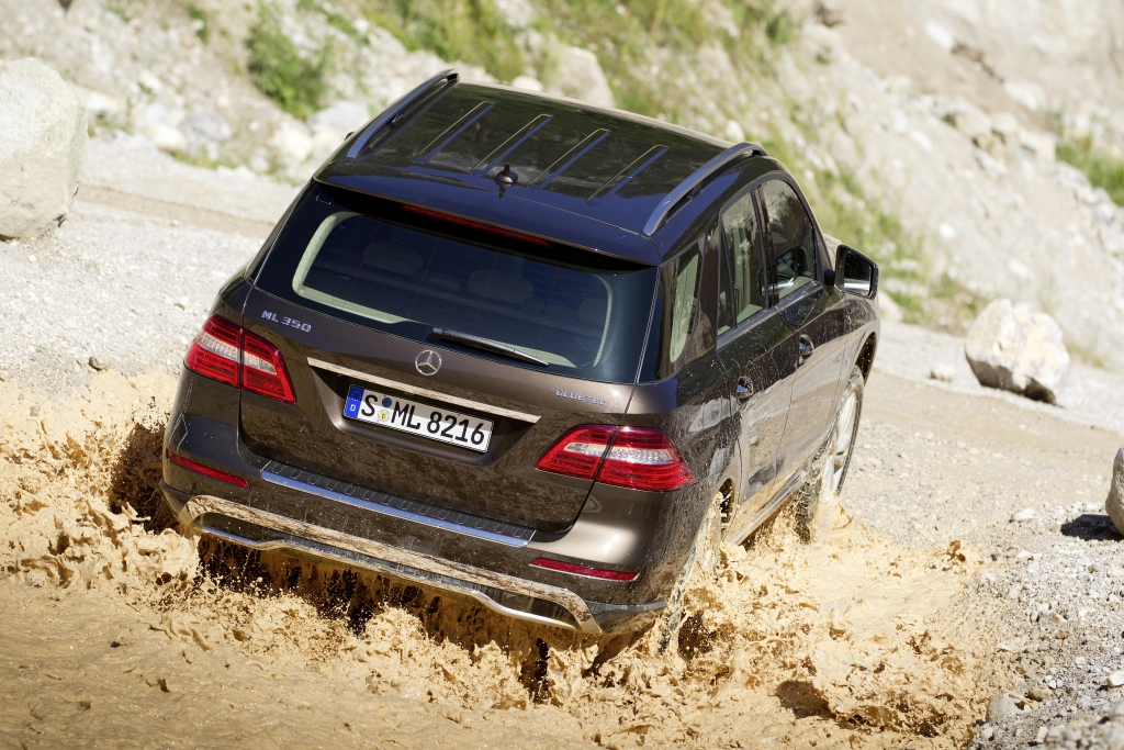 Test Mercedes-Benz M-Klasse: Offroad im Premium SUV – Das kann ja jeder ...