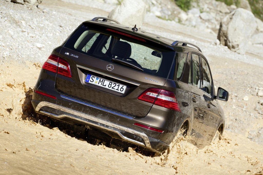 Test Mercedes-Benz M-Klasse: Offroad im Premium SUV – Das kann ja jeder ...