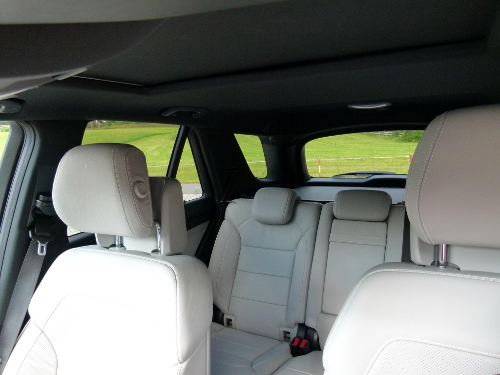 Test Mercedes-Benz M-Klasse: Offroad im Premium SUV – Das kann ja jeder ...