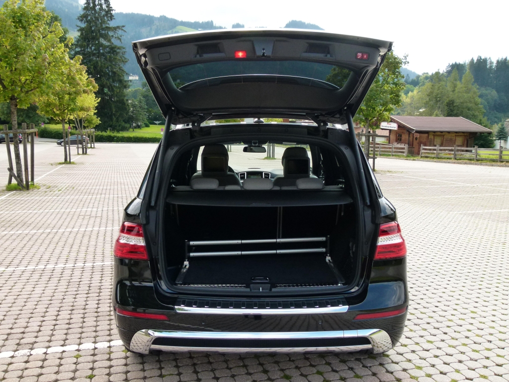 Test Mercedes-Benz M-Klasse: Offroad im Premium SUV – Das kann ja jeder ...