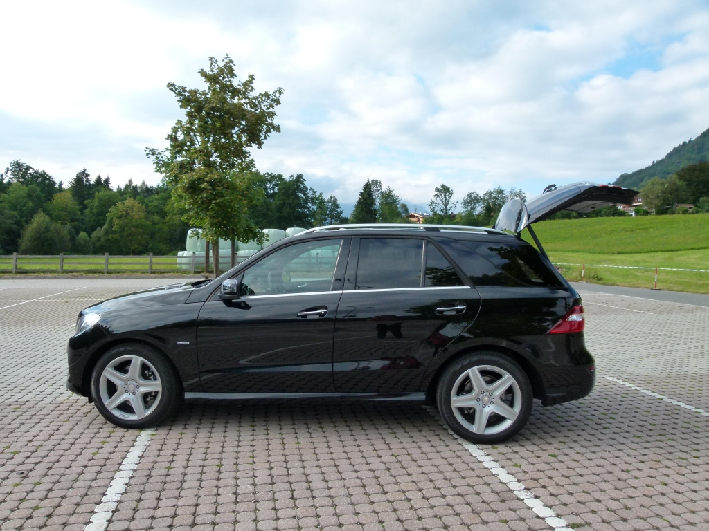 Test Mercedes-Benz M-Klasse: Offroad im Premium SUV – Das kann ja jeder ...