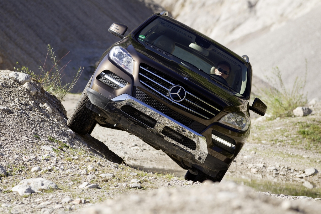 Test Mercedes-Benz M-Klasse: Offroad im Premium SUV – Das kann ja jeder ...