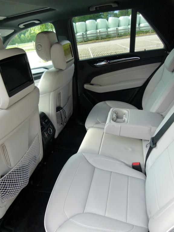 Test Mercedes-Benz M-Klasse: Offroad im Premium SUV – Das kann ja jeder ...