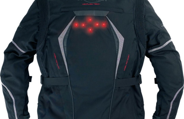Triumph bietet Motorradjacke mit LED