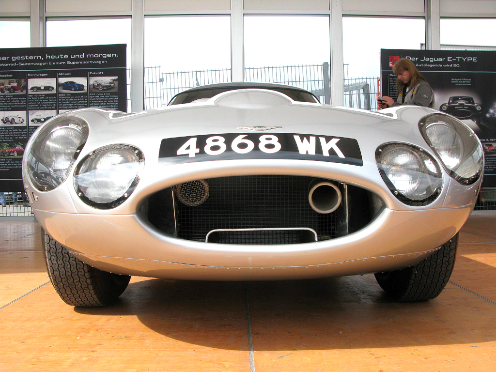 Typisch E-Type mit dem Haifischmaul. 