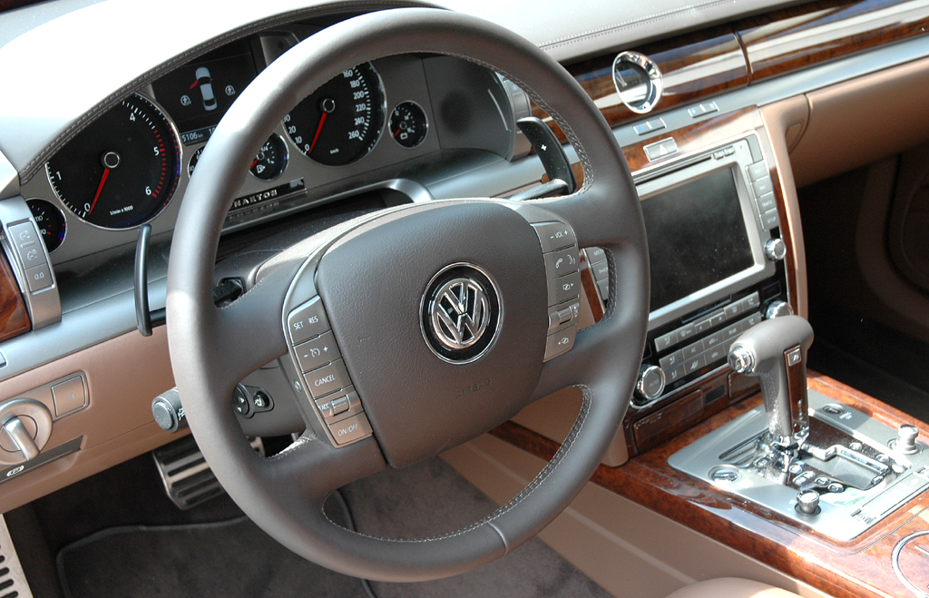 VW Phaeton: Blick ins noble Interieur. 