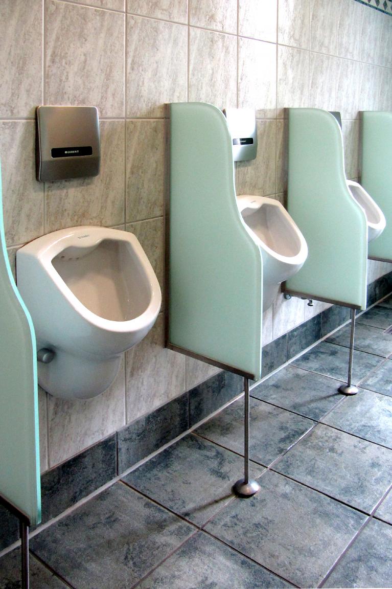 WC-Türen an Autobahnraststätten bei Dieben gefragt