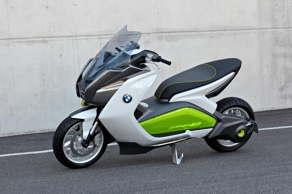 Zwei statt vier - BMW zeigt unter anderem einen Elektroroller