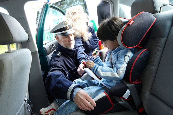 Anschnallen - jedes dritte Kind wird nicht richtig gesichert. Bild: ADAC.de