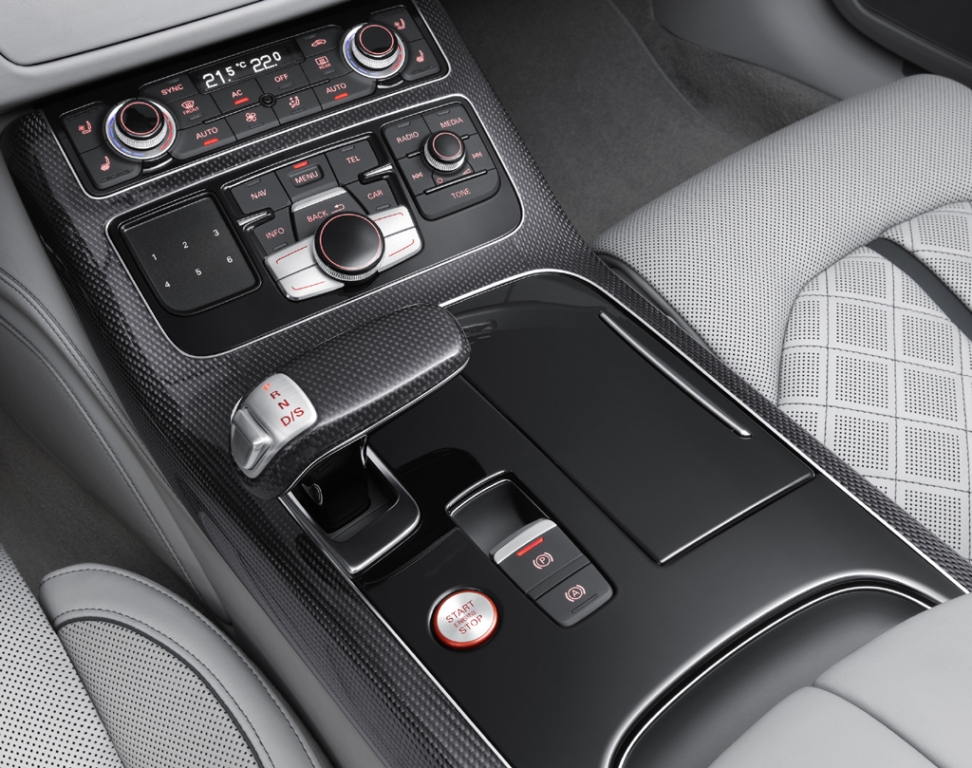 Audi S8: Blick auf den mittleren Armaturenträger.