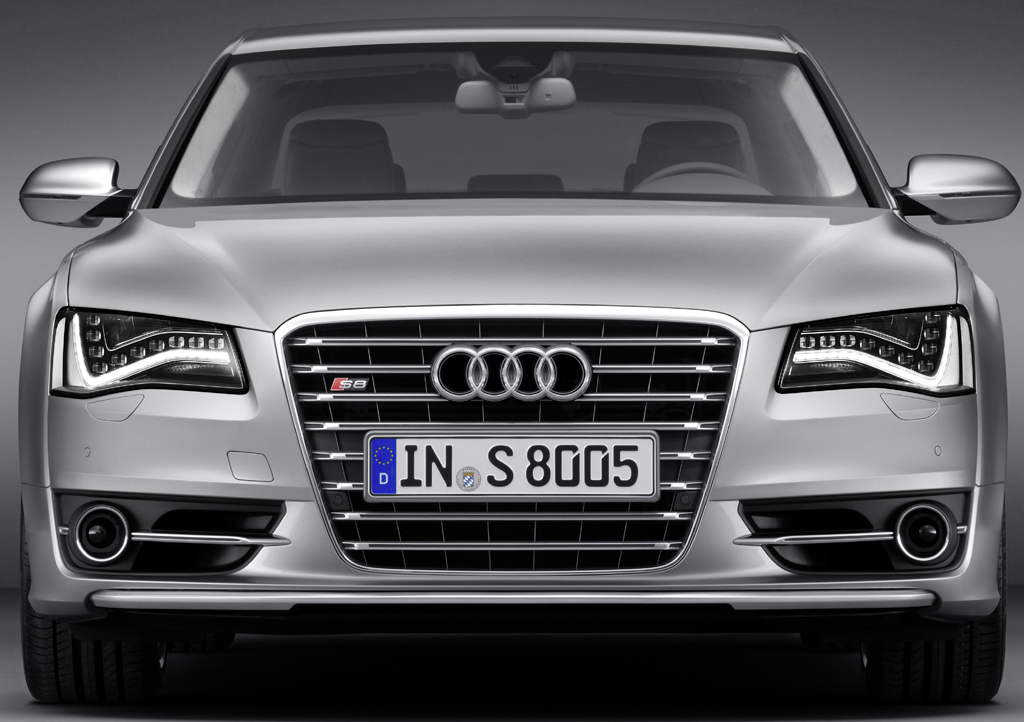 Audi S8: Blick auf die Frontpartie der Luxuslimousine.