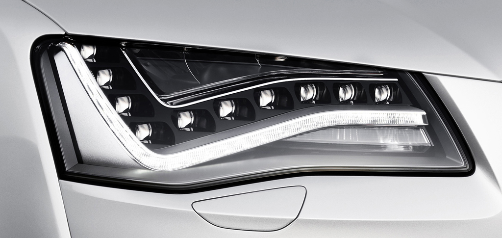 Audi S8: Moderne LED-Leuchteinheit vorn.