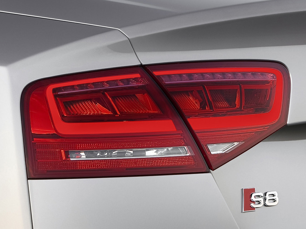 Audi S8: Moderne Leuchteinheit hinten. 