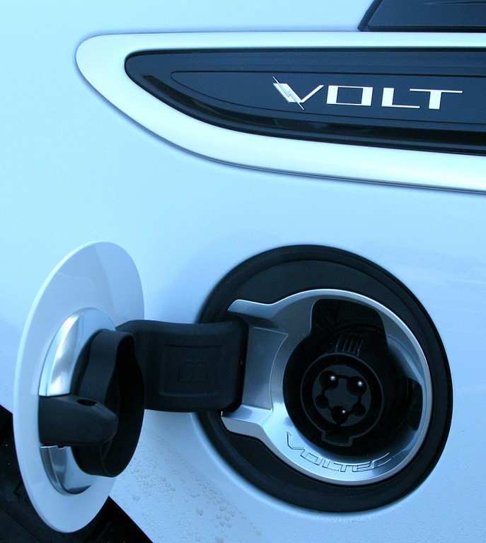 Chevrolet Volt: Blick auf den Anschluss für das Ladekabel an der Seite.