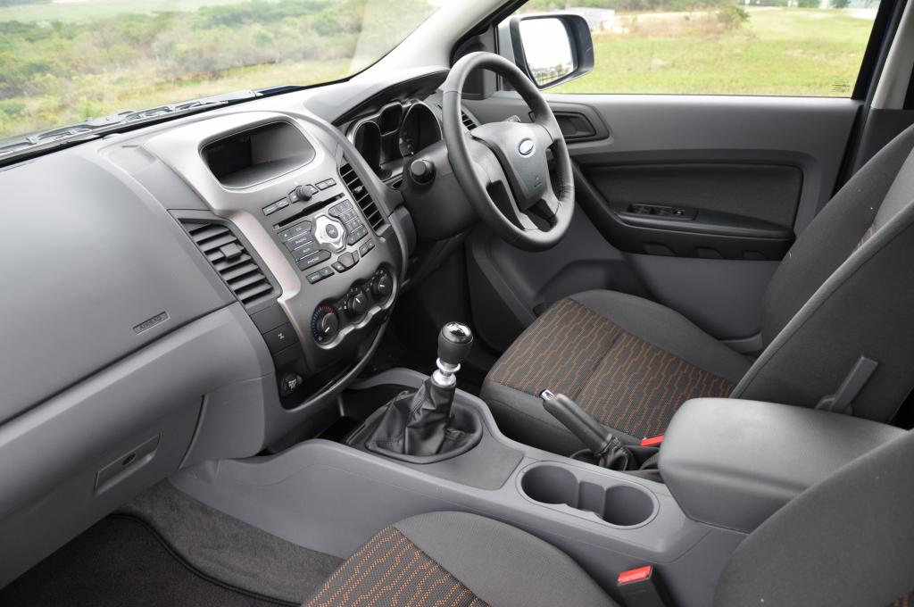 Das Cockpit ist eher nüchtern gehalten
