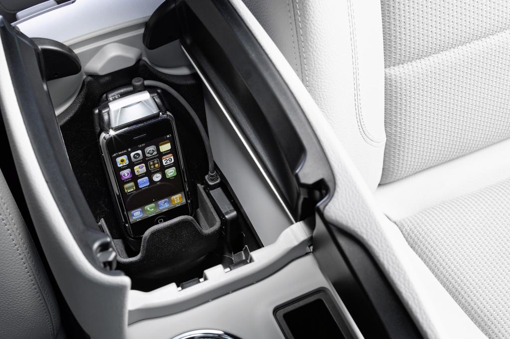 Das Handy nimmt im Auto immer mehr eine bedeutende Rolle ein