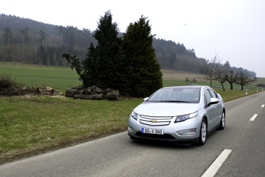 Der Chevrolet Volt ist ein Plug-in-Hybrid-Auto, das die meiste Zeit fast geräuschlos über die Straßen rollt. 