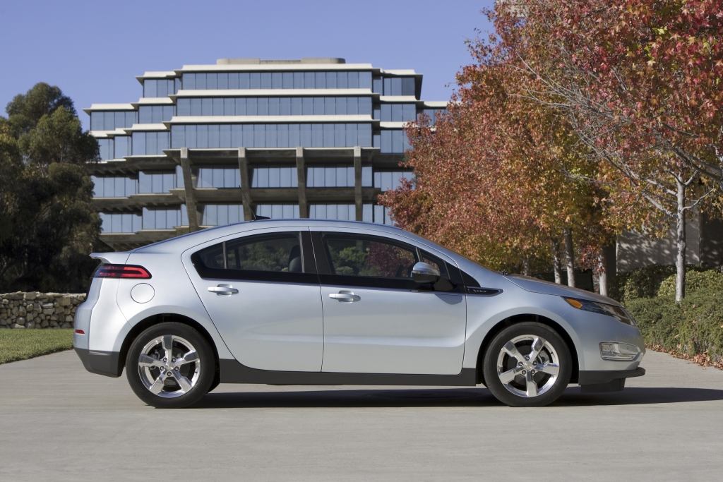 Der Chevrolet Volt ist ein Plug-in-Hybrid-Auto, das die meiste Zeit fast geräuschlos über die Straßen rollt. 